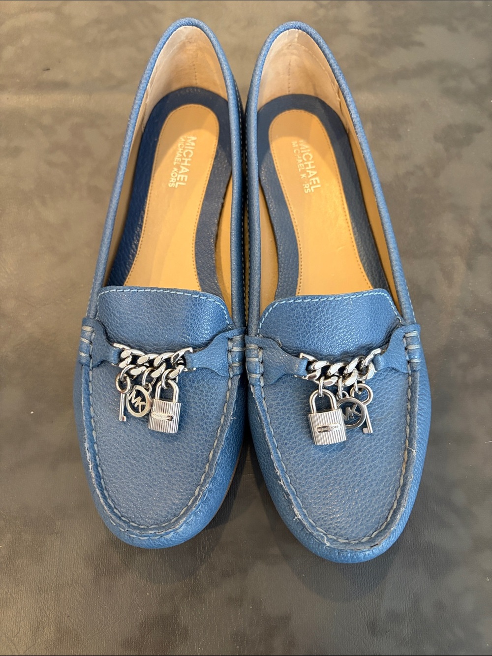 New MICHAEL KORS Suki Lock Charms Moccasins Sz 7